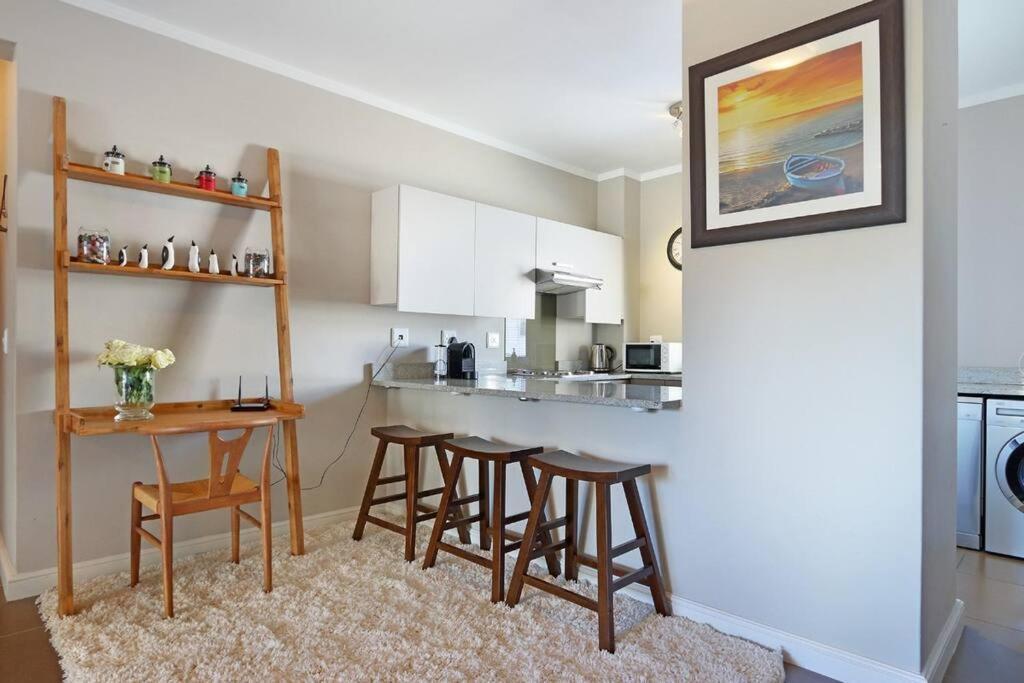 Penguin Haven . Luxury 2 bedroom, Boulders Beach. Kaapstad Buitenkant foto